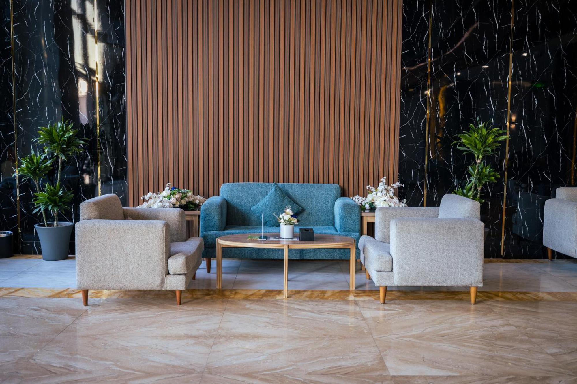 Mirnian Hotel
