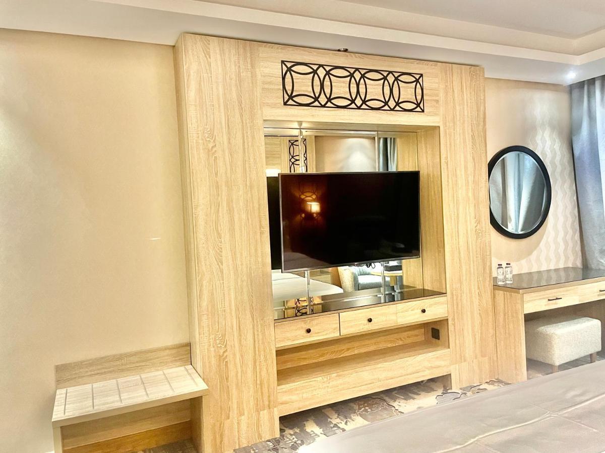Mirnian Hotel