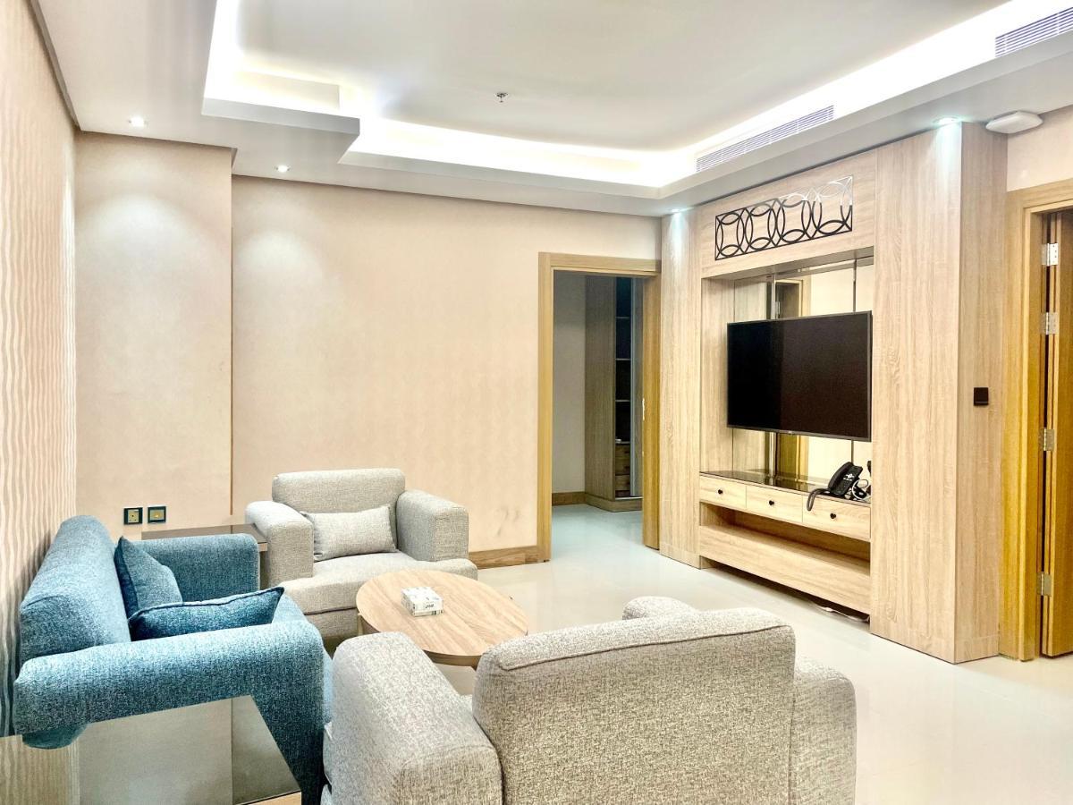 Mirnian Hotel
