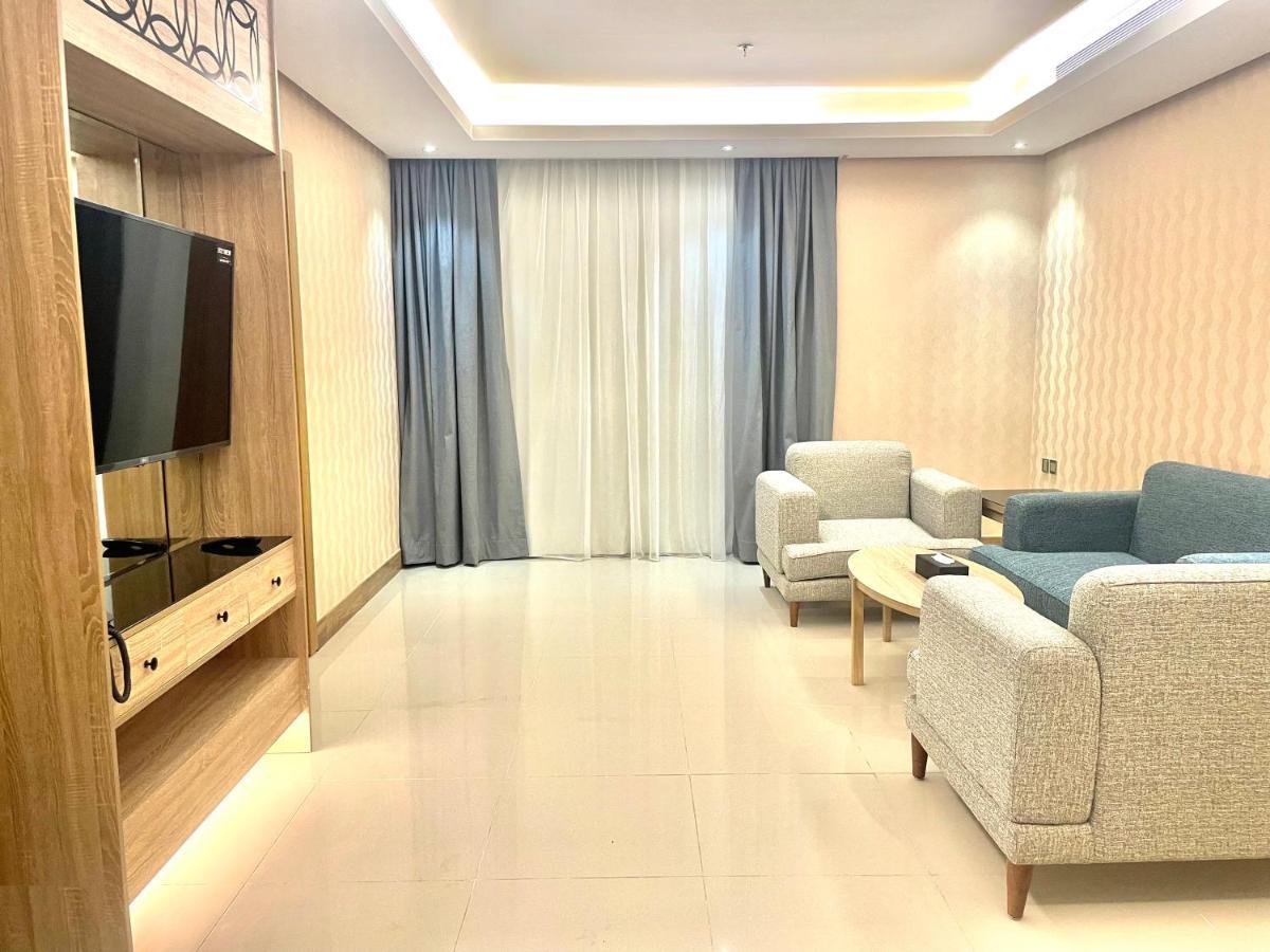Mirnian Hotel
