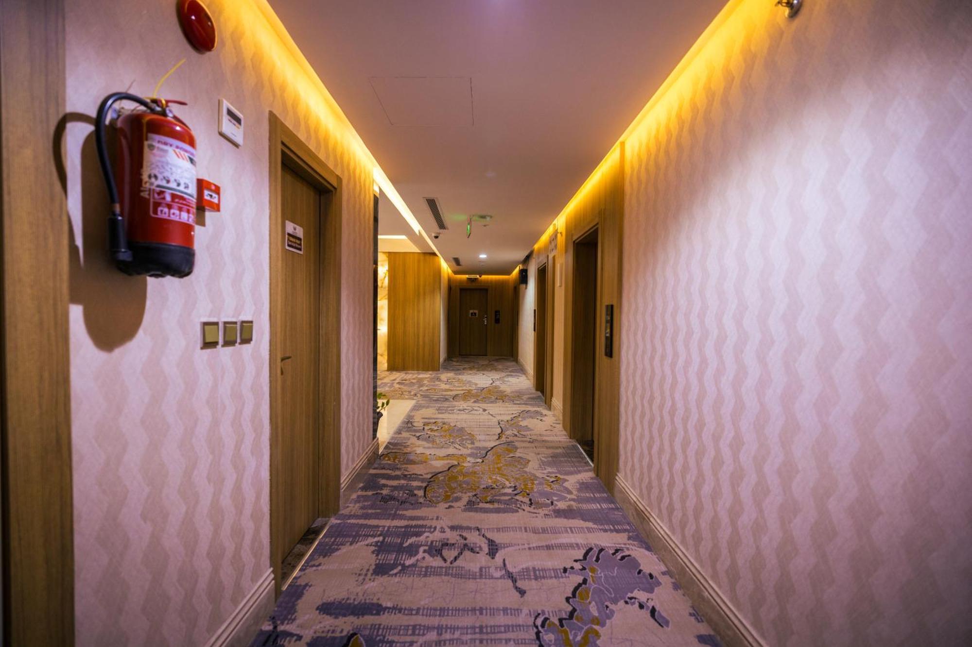 Mirnian Hotel 4*